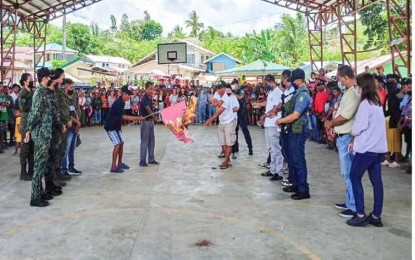 <p><strong>PEACE ADVOCATES</strong>. Residents of Barangay Trinidad, Guihulngan City in Negros Oriental burn a CPP-NPA flag during a Local Peace Engagement activity on Sept. 10, 2022. The 62nd Infantry Battalion of the Philippine Army has denounced the rebel group for spreading fake news on social media. <em>(Photo courtesy of the 62IB)</em></p>