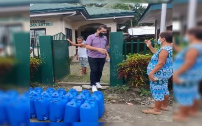 <p><strong>DIARRHEA</strong>. San Remigio Municipal Mayor Margarito Mission Jr. checks on the condition of residents affected by diarrhea in the town’s far-flung barangays on Saturday (Sept. 10, 2022). The municipality has recorded 73 cases of diarrhea with three deaths as of said date. <em>(Photo courtesy of San Remigio LGU)</em></p>