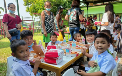<p><strong>PBBM BIRTHDAY TREAT.</strong> Children enjoy food during the nationwide feeding program launched by the Philippine Charity Sweepstakes Office (PCSO) to celebrate President Ferdinand “Bongbong” Marcos Jr.’s 65th birthday on Tuesday (Sept. 13, 2022). At least 10,044 beneficiaries benefited from the program, "Handog ng PCSO: Isang araw na salu-salo sa kaarawan ng Pangulo." <em>(Contributed photo)</em></p>