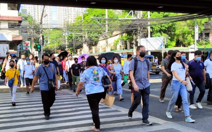 <p>People walk at a pedestrian crossing in Manila. <em>(PNA photo by Alfred Frias)</em></p>