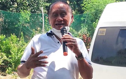 <p><strong>PEOPLE’S BENEFIT</strong>. Flora, Apayao Mayor Rodolfo Juan says in a speech on Wednesday (Sept. 14, 2022) the convergence of the national and local governments, as well as various government agencies has been helping residents previously affected by communist armed conflict. Juan said two barangays in Flora have particularly been benefitting from the government's road projects, livelihood programs, and human resource capability building activities. <em>(PNA photo by Liza T. Agoot)</em></p>