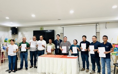 <p><strong>RECIPIENTS</strong>. Some mayors in Eastern Visayas show the deed of donations after receiving equipment from the Department of Environment and Natural Resources-Environmental Management Bureau (DENR-EMB). At least 29 towns in Eastern Visayas have received PHP29 million worth of equipment to enhance the operation of their materials recovery facilities. <em>(Photo courtesy of DENR-EMB)</em></p>