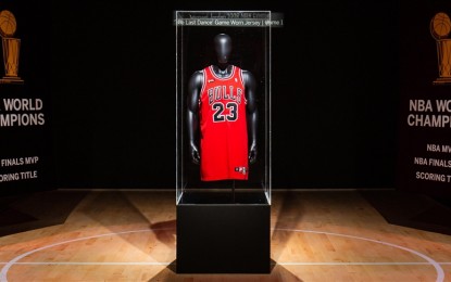 Jordan's 1998 NBA Finals jersey sold for record $10.1-M