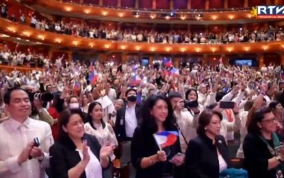 <p><strong>FILIPINOS ABROAD</strong>. Members of the Filipino community in New Jersey, United States in a meeting with President Ferdinand R. Marcos Jr. on Sept. 19, 2022. Presidential Adviser on Creative Communication Secretary Paul Soriano said Saturday (May 13, 2023) that the Philippines’ new tagline “We Give the World Our Best – The Philippines” is meant to let the world know how good, compassionate, and competent Filipinos are. <em>(Screengrab from Radio Television Malacañang)</em></p>