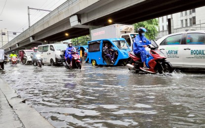 <p><strong>ROAD FLOOD</strong>. Motorists navigate a flooded portion of Taft Avenue in Manila on Tuesday (Sept. 20, 2022). Many areas in Luzon will continue to experience rain showers due to the southwest monsoon or habagat, the weather bureau said. <em>(PNA Photo Alfred Frias)</em></p>