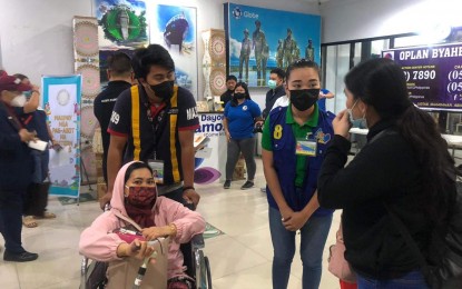 <p><strong>BACK HOME</strong>. An Overseas Workers Welfare Administration (OWWA) talks to two distressed migrant workers who returned home to Leyte province from Qatar upon their arrival at the Tacloban Airport on Aug. 25, 2022. Eastern Visayas has already recorded 550,572 overseas workers, almost doubling the number in the past five years, the OWWA field office here said on Tuesday (Sept. 20). <em>(Photo courtesy of OWWA)</em></p>