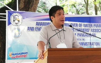 <p><strong>SALT CENTER.</strong> Pangasinan Governor Ramon Guico III during the turnover of water pumps and engines set to farmers on Sept. 21, 2022 in Santa Barbara, Pangasinan. Guico is eyeing the establishment of a salt or "asin" center through a provincial ordinance. <em>(PNA file photo)</em></p>