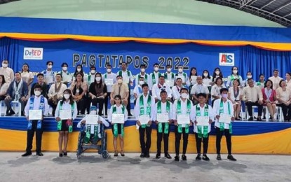 <p><strong>COMPLETERS.</strong> Alternative Learning System (ALS) completers from the first district of Iloilo held their graduation and completion program in Tubungan town, Iloilo province on Sept. 18, 2022. Department of Education information officer for Western Visayas, Hernani Escullar Jr., said on Thursday (Sept. 22) the region has over 13,000 ALS completers for school year 2021-2022. <em>(Photo from Iloilo Province Vice Governor Christine Garin FB page)</em></p>