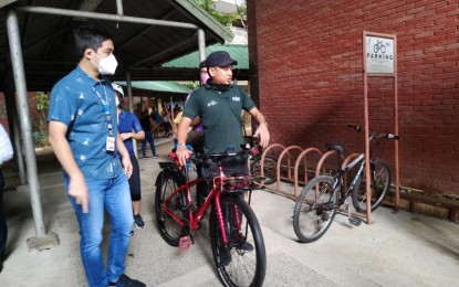 <p><strong><span data-preserver-spaces="true">END-OF-TRIP FACILITY. </span></strong><span data-preserver-spaces="true">Education Undersecretary Kris Ablan shows bike racks with bike repair stand at the Department of Education central office in Pasig City on Thursday (Sept. 22, 2022). Pasig Mayor Vico Sotto also joined Ablan in checking the DepEd's completed end-of-trip facility, required by the Transportation department. </span><em><span data-preserver-spaces="true">(PNA Photo: Alfred Frias)</span></em></p>
<p> </p>