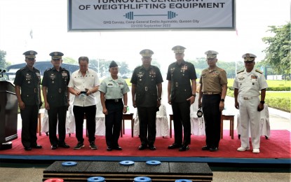 AFP gets weightlifting equipment from Hidilyn Diaz