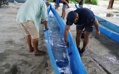 <p><strong>MADE BY FISHERMEN</strong>. Fisherfolk in the towns of Sasmuan and Lubao in Pampanga, in this undated photo, undergoes training on the construction, repair, and maintenance of a fiberglass reinforced plastic (FRP) which the Bureau of Fisheries ad Aquatic Resources will turn over to them. A total of 100 fishermen in Pampanga will benefit from the 50 FRP boats. <em>(Photo courtesy of BFAR Region 3)</em></p>