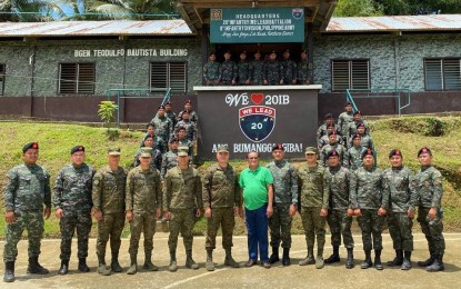 <p><strong>MISSION ACCOMPLISHED.</strong> The 35 policemen and key Special Action Force, Philippine Army, and local government officials during the send-back ceremony on Monday (Sept. 26) at the army headquarters in Las Navas, Northern Samar. The troops have been recognized for their efforts to end insurgency in rebel-infested villages of Las Navas town for seven months. <em>(Photo courtesy of Philippine Army 20th Infantry Battalion) </em></p>