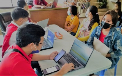<p><strong>CASH AID</strong>. The distribution of cash assistance to poor students in Ormoc City in this September 24, 2022 photo. The Department of Social Welfare and Development has released PHP99.85 million in educational assistance to 40,429 recipients in Eastern Visayas in the past six weeks. <em>(Photo courtesy of DSWD)</em></p>