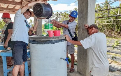 <p><strong>SAFE DRINKING WATER</strong>. Members of Pag-Iribang Parauma asin Parasira kan Del Pilar (PPAPDEL), an agrarian reform beneficiary organization in Camarines Sur, get access to potable water through a newly turned over water and sanitation project of the Department of Agrarian Reform in Bicol. Aside from the project, PPAPDEL members received a seven-day hands-on training on sanitation projects. <em>(Photo courtesy of DAR-5/Geri Buensalida)</em></p>
