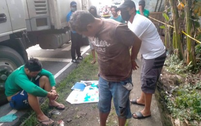 <p><strong>WAR VS. DRUGS.</strong> The Police Regional Office in Bicol, together with the Philippine Drug Enforcement Agency, arrests two drug suspects in Matnog, Sorsogon on Tuesday (Sept. 27, 2022). The suspects, who yielded PHP3.4 million worth of shabu, are newly identified drug personalities. <em>(Photo courtesy of PIO/PRO-5)</em></p>
