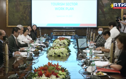 <p><strong>TOURISM MEETING</strong>. President Ferdinand “Bongbong” Marcos Jr. meets with the Private Sector Advisory Council (PSAC) to discuss ways on how to further boost the country’s tourism industry Thursday. The meeting was held at Aguinaldo State Dining Room in Malacañan Palace on Thursday (Sept. 29, 2022). <em>(Screengrab from RTVM)</em></p>