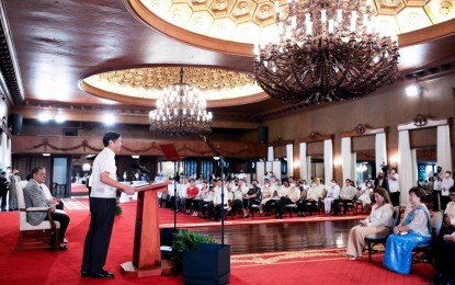 <p><strong>WITH LGU EXECS</strong>. President Ferdinand Marcos Jr. urges local government leaders to improve their performance by adopting the latest technology trends and taking new approaches, during the mass oath-taking of newly elected officers and directorate members of the League of Municipalities of the Philippines (LMP) at Malacañan Palace in Manila on Friday (Sept. 30, 2022). He also reminded them of their role as “just and morally upright” leaders to give their constituents a comfortable life.<em> (Photo from PBBM's official Facebook page)</em></p>