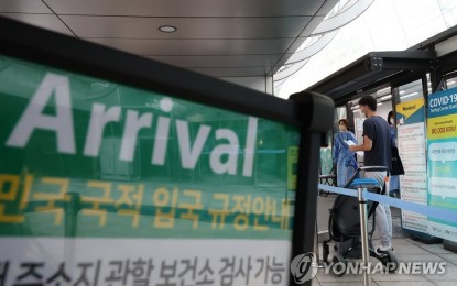 <p>This photo taken Sept. 30, 2022, shows a coronavirus testing station for inbound travelers at Incheon International Airport, west of Seoul, on Sept. 30, 2022. <em>(Yonhap)</em></p>