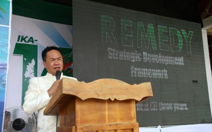 <p><strong>FIRST 100 DAYS.</strong> Dinagat Islands Gov. Nilo Demerey Jr. bares the accomplishments of his administration in his first 100 days in time with the commemoration of the 16th Charter Day of the province on Sunday (Oct. 2, 2022). Aside from the recovery efforts from the effects of Typhoon Odette, development programs and services for farmers, fisherfolk and other sectors were implemented in the province during the period. <em>(PNA photo by Alexander Lopez)</em></p>