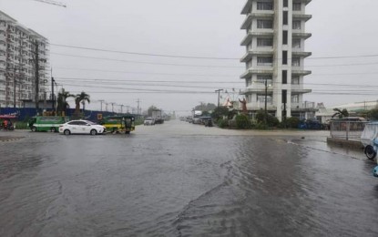 <p><strong>FLOODED</strong>. A flooded road at the Reclamation Area in front of a shopping mall in Bacolod City during heavy rains on Monday afternoon (Oct. 3, 2022). Mayor Alfredo Abelardo Benitez said the city government has come up with both short-term and long-term plans to address flooding in various parts of the city.<em> (Photo courtesy of Bacolod City PIO)</em></p>