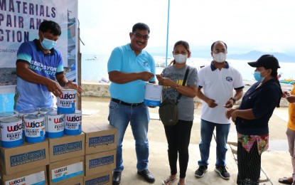<p><strong>BOAT REPAIR MATERIALS.</strong> The Bureau of Fisheries and Aquatic Resources-Central Luzon (BFAR3) led by its regional director Wilfredo Cruz (second from left) leads on Monday (Oct. 3, 2022) the distribution of materials for the repair of boats destroyed by Super Typhoon Karding in Barangay Paltic, Dingalan, Aurora. A total of 473 fishing boats were destroyed by the onslaught of Karding in Dingalan town. <em>(Photo courtesy of BFAR Central Luzon)</em></p>