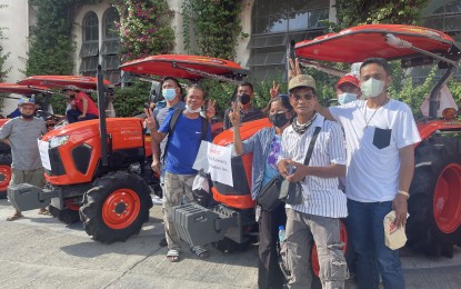 <p><strong>FARM MECHANIZATION</strong>. Ilocos Norte farmers receive farm equipment from the government in this undated photo. To boost food security, the Ilocos Norte government will soon have a new division to assist farmers and fishers in fully embracing agriculture modernization and mechanization. <em>(File photo by Leilanie Adriano)</em></p>