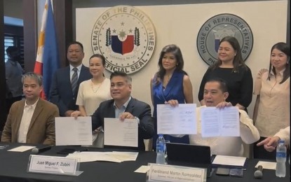 <p><strong>SIGNED.</strong> Senate President Juan Miguel Zubiri and House Speaker Martin Romualdez (2nd and 3rd from left, seated) lead the ceremonial signing of the SIM Registration Act and the Barangay and Sangguniang Kabataan Elections Postponement Act at Manila Golf Club in Makati City on Tuesday (Oct. 4, 2022). Lawmakers are positive that President Ferdinand Marcos Jr. will see the urgent need to sign into laws the first two enrolled bills of the 19th Congress. <em>(Screengrab from Sen. Joel Villanueva Facebook)</em></p>