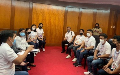 <p><strong>CULTURAL EXCHANGE</strong>. Bacolod City Mayor Alfredo Abelardo Benitez (left) meets with representatives of consulting company Eduglobe and Daegu-Gyeongbuk International Exchange Association during their courtesy visit at the Government Center on Tuesday. “We were able to discuss about the creation of Korean Town in Bacolod to invite more Koreans to the city,” Benitez said on Wednesday (Oct. 5, 2022). <em>(Photo courtesy of Bacolod City PIO)</em></p>