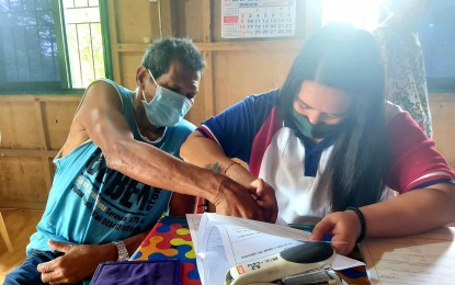 <p><strong>BIRTH REGISTRATION</strong>. A resident of San Joaquin town in Iloilo province gets assistance during the PhilSys Birth Registration Assistance Project (PBRAP) mobile registration held in Barangay Roma on Sept. 22, 2022. The mobile registration has already served 315 residents with no birth certificates, said San Joaquin Municipal Civil Registrar Leo Satana in an interview on Wednesday (Oct. 5, 2022). <em>(Photo courtesy of San Joaquin municipal civil registrar)</em></p>