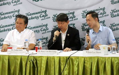 <p><strong>BIZ LEADERS</strong>. (From left to right) Federation of Filipino Chinese Chambers of Commerce and Industry, Inc. (FFCCCII) vice president Cecilio Pedro, FFCCII president Dr. Henry Lim Bon Liong, and moderator Wilson Lee Flores discuss the dialogue of FFCCII with President Ferdinand "Bongbong" Marcos Jr. during the Pandesal Forum at Kamuning Bakery Cafe in Quezon City on Wednesday (Oct. 5 , 2022). FFCCII members sat down with Marcos in Malacanan Palace last Sept. 30.  <em>(PNA photo by Robert Oswald P. Alfiler)</em></p>