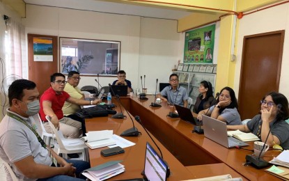 <p>Consultation meeting between the Department of Agrarian Reform-Bureau of Land Tenure Improvement (DAR-BLTI) and the DAR provincial office in Quezon. The meeting aims to enhance DAR Quezon's database system. <em>(Photo courtesy of DAR) </em></p>