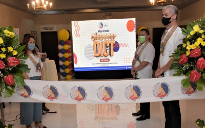 <p><strong>STRONGER TIES</strong>. Negros Occidental Governor Eugenio Jose Lacson (right) with Assistant Secretary for Upskilling Jeffrey Ian Dy (center) and Western Visayas Regional Director Jane Javellana of the Department of Information and Communications Technology during the opening of the “Discover DICT Region 6” at the Negros Residences in Bacolod City on Thursday (Oct. 6, 2022). The activity was themed “Forging Excellence in ICT Capability Building Amidst the Pandemic through Stronger Ties”.<em> (Photo courtesy of Bacolod City PIO)</em></p>