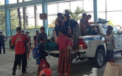 <p><strong>RESCUED</strong>. The Iloilo City government rescued 23 Badjaos during a city-wide operation and sent them back to Mindanao on Friday (Oct. 7, 2022). The Badjaos from Mindanao claimed that came to Iloilo City to ask for Christmas gifts.<em> (PNA photo courtesy of CSWDO)</em></p>