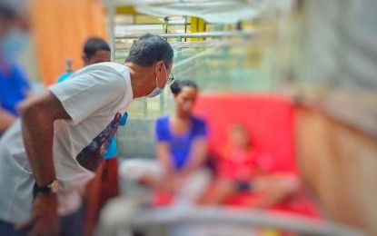 <p><strong>HOSPITAL VISIT</strong>. Eastern Samar Governor Ben Evardone visits a 10-year-old girl injured by a stray bullet during a clash in Dorillo village in Jipapad town, Eastern Samar province on Friday (Oct. 7, 2022. The patient is admitted to the Eastern Samar Provincial Hospital. <em>(Photo courtesy of Gov. Ben Evardone)</em></p>