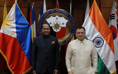 <p>DND officer-in-charge Undersecretary Jose Faustino Jr. (right) and Indian Ambassador to Manila Shambhu Santha Kumaran (left)<em> (Photo courtesy of DND)</em></p>