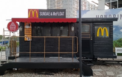 <p><strong>DESSERT STATION</strong>. The newest McDonald’s store at The Upper East in Bacolod City features the world’s first dessert station on a “bagon” or train, a replica of the ones used to transport sugarcane to the mills. It pays tribute to the site being a former complex of the Bacolod-Murcia Milling Company. <em>(PNA photo by Nanette L. Guadalquiver)</em></p>