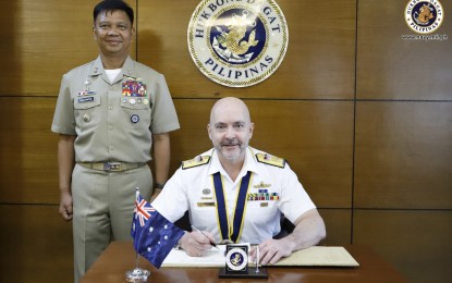<p>PN acting flag-officer-in-command Rear Admiral Caesar Bernard Valencia (left) and RAN chief-of-staff Commodore Ray Leggatt (right) <em>(Photo courtesy of Philippine Navy)</em></p>