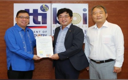 <p><strong>NEW FARM</strong>. Trade Undersecretary and BOI managing head Ceferino Rodolfo (left) awards the Certificate of Registration to Sunjin Farm Solutions Corporation (SFSC) president Jin Pyo Hong (center) and its head of business unit, Je Sun Ryu (right), during a courtesy call meeting at the BOI head office on Oct. 11, 2022. The company invested PHP91.49 million for a new hog raising farm in Bugallon, Pangasinan. <em>(Photo courtesy of BOI)</em></p>