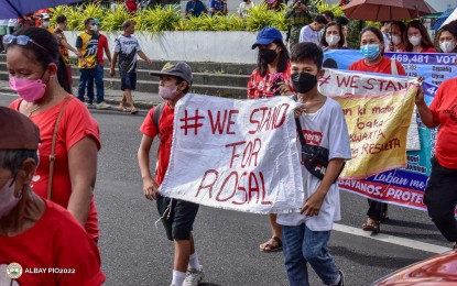 Support swells for ousted Rosal couple