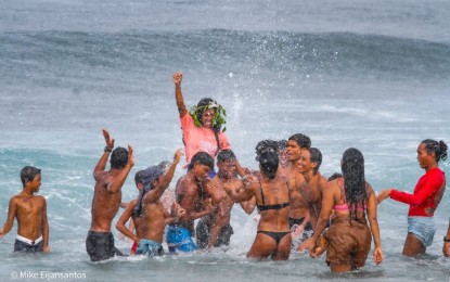 <p><strong>SURFING CHAMP.</strong> John Mark Tokong celebrates with fellow surfers after winning the championship of the 26th Siargao International Surfing Competition Men’s Qualifying Series 1000 on Monday (Oct. 17, 2022) at Cloud 9, Gen. Luna Siargao Island. Nilbie Blancada, a native of Siargao Island, also won the crown for the Women’s Qualifying Series 1000. <em>(Photo courtesy of the MyLife On Board Facebook Page of Mike Eijansantos)</em></p>
