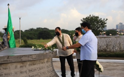 <p><strong>MEMORIAL.</strong> Office of the Presidential Adviser on Peace, Reconciliation and Unity Secretary Carlito Galvez, Jr. (left) joins the Philippine Army, Marawi City liberators, and their families in a wreath-laying ceremony to commemorate the 5th Marawi Liberation anniversary at Marawi Pylon, Libingan ng mga Bayani, Fort Bonifacio, Taguig on Monday (Oct. 17, 2022). Galvez pledged to continue the legacy of the soldiers who paid the ultimate sacrifice during the Battle of Marawi through talks and negotiations for an all-encompassing and all-inclusive peace in the country. <em>(Courtesy of AFP Radio DWDD Facebook)</em></p>