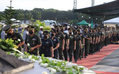 <p><strong>IN MEMORIAM. </strong>Philippine Army officers pay tribute to the heroes of Marawi during the wreath-laying ceremony for the fifth anniversary of the city's liberation at the Marawi Pylon, Libingan ng mga Bayani, Fort Bonifacio on Monday (Oct. 17, 2022). Office of the Presidential Adviser on Peace, Reconciliation and Unity (OPAPRU) chief Secretary Carlito Galvez Jr. said the best way to honor the soldiers who died to liberate the city from the hands of terrorists is to ensure that the event will never happen again. <em>(Photo courtesy of Philippine Army)</em></p>