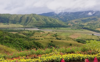 <p><strong>VIEW FROM THE TOP.</strong> The view from the top of the Landingan Viewpoint in Nagtipunan town, Quirino province. It is overlooking mountainous areas, including the Sierra Madre and the tributaries of the Cagayan River. <em>(Photo by Hilda Austria)</em></p>