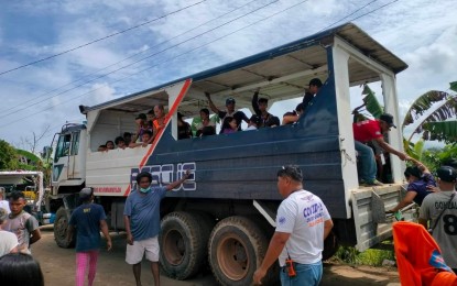 <p><strong>RETURNING HOME.</strong> The remaining evacuees from Barangay Carabalan in Himamaylan City, Negros Occidental return home on Wednesday (Oct. 19, 2022) after almost two weeks of staying in various evacuation centers. They were among the more than 3,000 individuals displaced by the series of clashes between troops of the Philippine Army’s 94th Infantry Battalion and the Communist Party of the Philippines-New People’s Army rebels that started on Oct. 6. <em>(Photo courtesy of Himamaylan City Social Welfare and Development Office)</em></p>