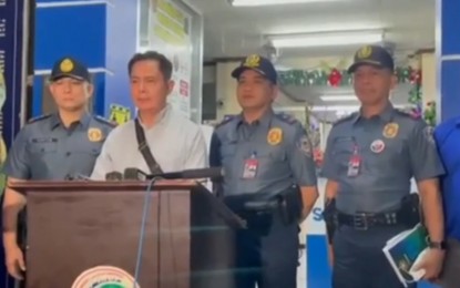 <p><strong>WALKTHROUGH.</strong> Journalist Roy Mabasa (2nd from left) and officials of the Southern Police District (SPD) hold a press briefing at the Las Piñas City Police Station on Tuesday night (Oct. 18, 2022). Roy is the brother of slain broadcaster Percival Mabasa also known as "Percy Lapid".<em> (Screengrab from SPD Facebook live video)</em></p>