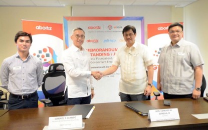 <p><strong>LOAN PROGRAM.</strong> Agrarian Reform Secretary Conrado Estrella III (2nd from right) and City Savings Bank, Inc. President and CEO Lorenzo T. Ocampo (2nd from left) shake hands after the signing the Memorandum of Agreement (MOA) that will provide a loan program for the DAR employees. <em>(Photo courtesy of DAR)</em></p>