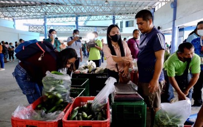 <p><strong>FOOD TERMINAL.</strong> Vegetables are displayed in the newly-opened Davao City Food Terminal, the city's official “bagsakan'' or wholesale trading center for fruits and vegetables located in Barangay Daliao Toril, Davao City. The food hub opened to the public on Oct.18, 2022.<em> (Photo from Davao CIO)</em></p>