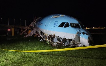 <p><strong>PLANE ACCIDENT.</strong> The Korean Air aircraft from Incheon, South Korea that overran the runway of Mactan-Cebu International Airport late Sunday (Oct. 23, 2022). None of the passengers and crew were hurt in the incident. <em>(Courtesy of Civil Aviation Authority of the Philippines)</em></p>