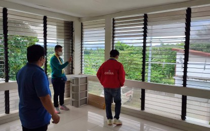 <p><strong>IMMEDIATE FIX.</strong> Overseas Workers' Welfare Administration chief Arnell Ignacio (in red) checks one of the wards of the OWWA Misamis Oriental Provincial Hospital in Alubijid town on Monday (Oct. 24, 2022). Ignacio said plans are underway to renovate the facility. <em>(Courtesy of OWWA Misamis Oriental Provincial Hospital Facebook)</em></p>