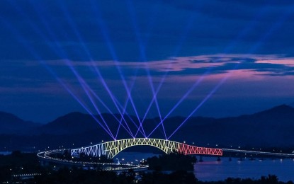 <p><strong>GLOWING.</strong> The San Juanico Bridge Lights and Sounds Show. The Department of Tourism (DOT) is pushing for more vibrant economic activities near the San Juanico Bridge two months after the official switch-on of the bridge lighting project. <em>(Photo courtesy of Spark Samar photo)</em></p>
